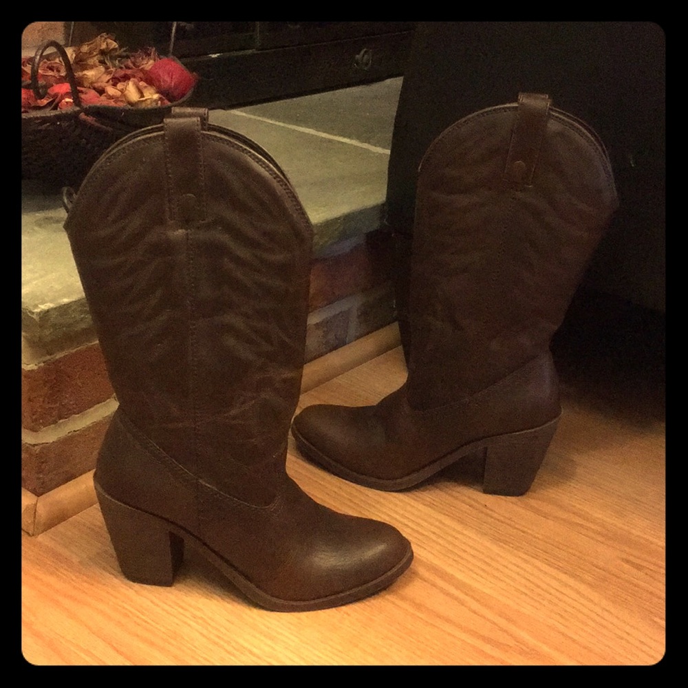 COWBOW BOOTS